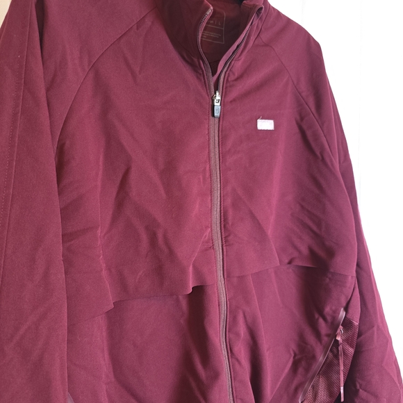 FIGS Sydney Scrub Jacket Maroon Women’s L Technical Collection - Picture 7 of 16